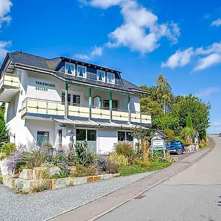 Moderne Am Wald In Schwalefeld 4*